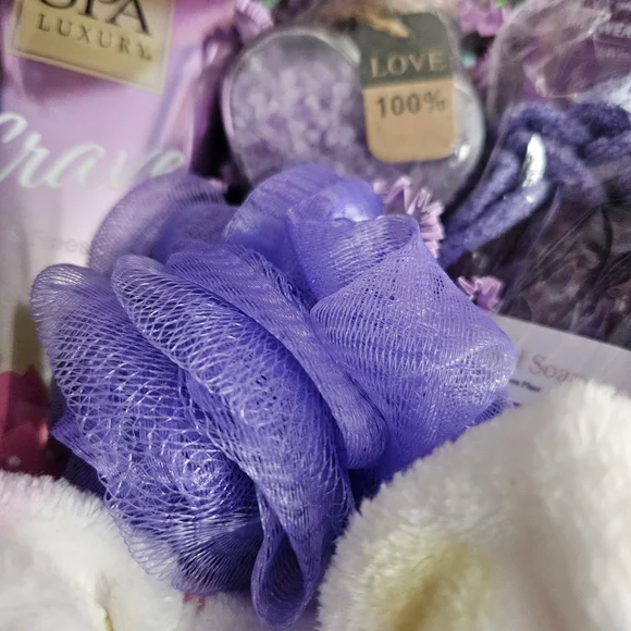 Plum Body Cream Gift Set - Picture 7 of 10